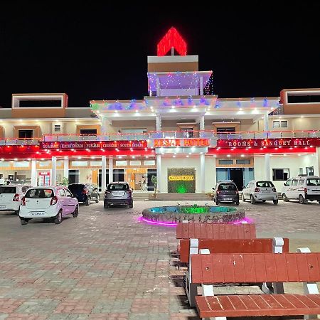 Kesar Hotel Viramgam Bagian luar foto