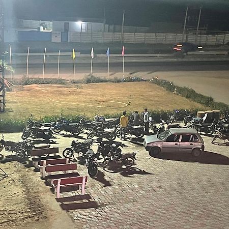 Kesar Hotel Viramgam Bagian luar foto