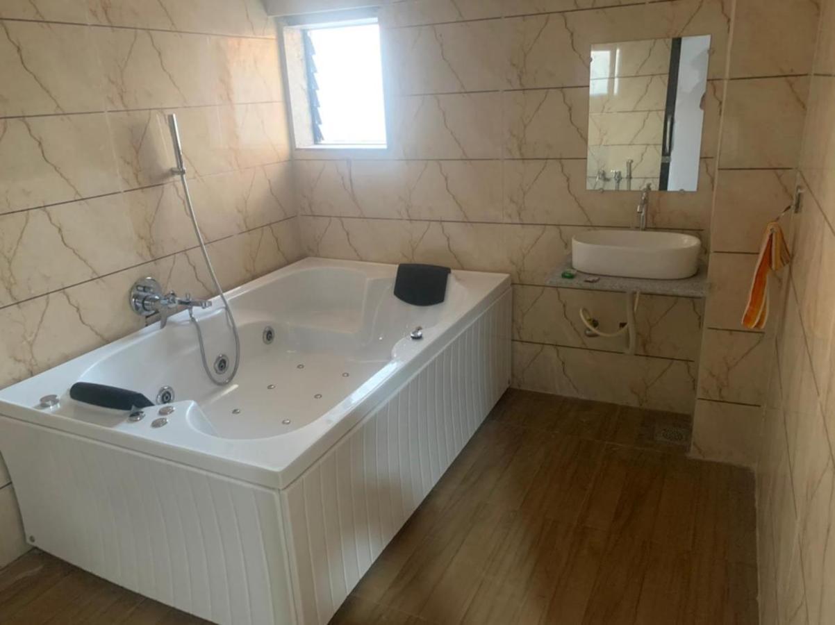 Kesar Hotel Viramgam Bagian luar foto