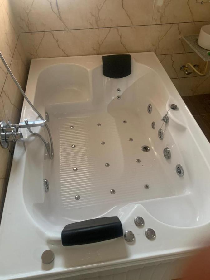 Kesar Hotel Viramgam Bagian luar foto