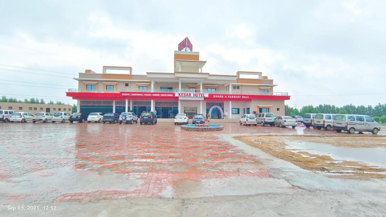 Kesar Hotel Viramgam Bagian luar foto
