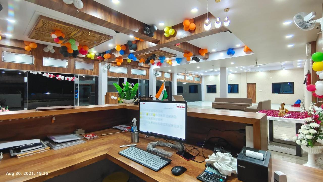 Kesar Hotel Viramgam Bagian luar foto