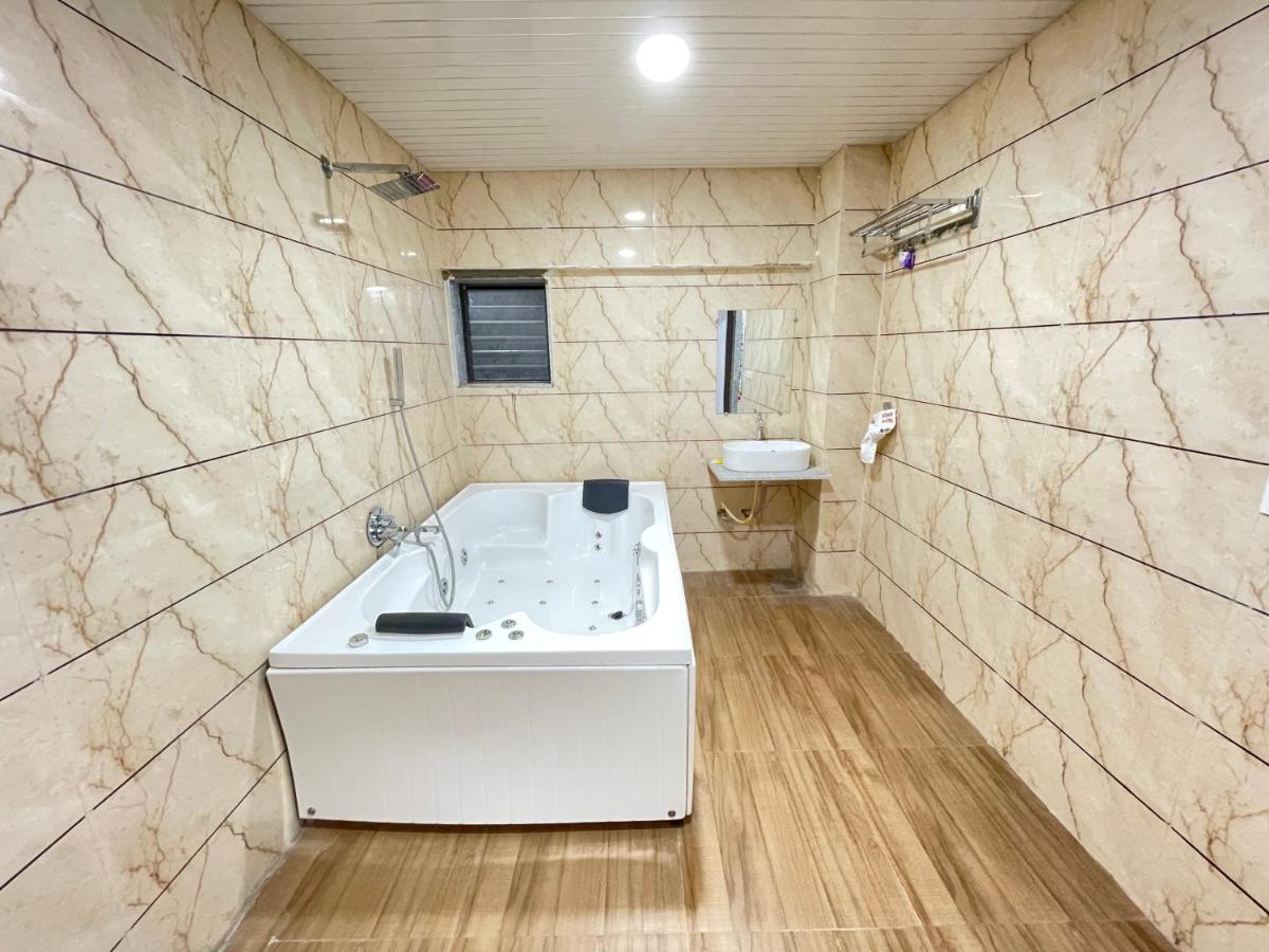Kesar Hotel Viramgam Bagian luar foto