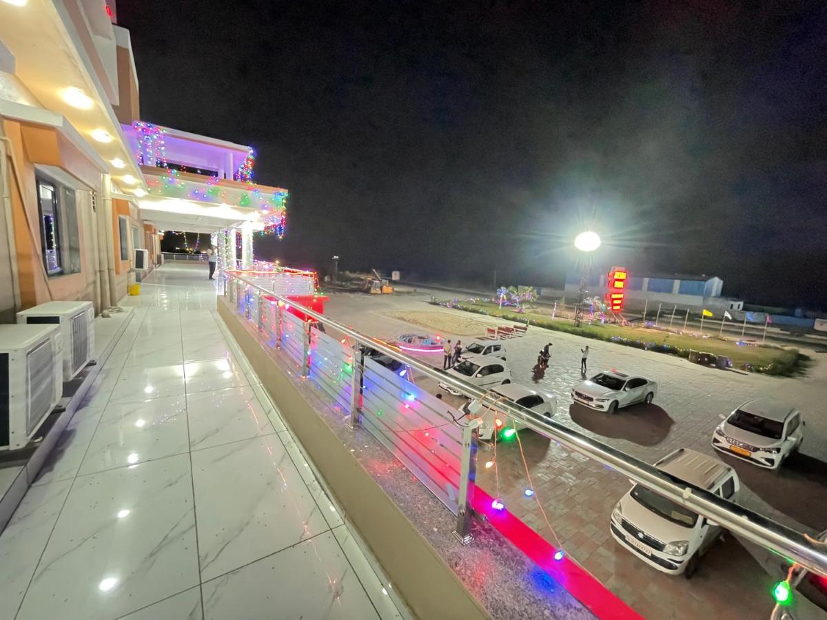 Kesar Hotel Viramgam Bagian luar foto
